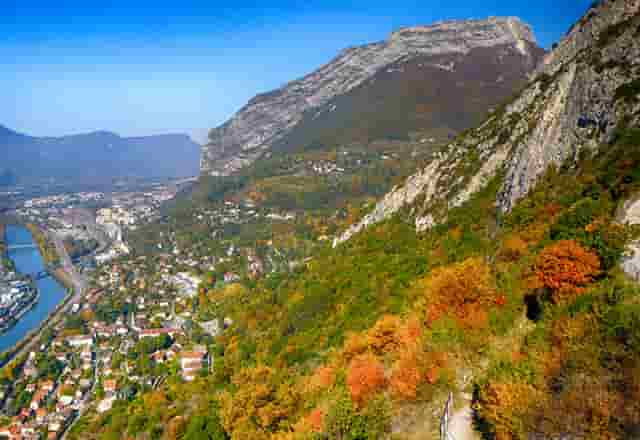 教育机构跟培训机构有什么不同(培训机构属于教育机构吗)